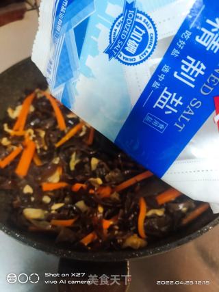 木耳炒鸡胸肉的做法步骤：7