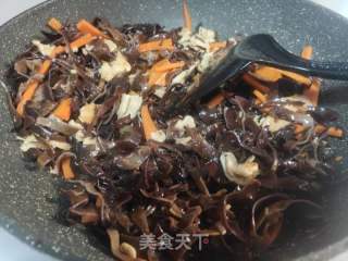 木耳炒鸡胸肉的做法步骤：6