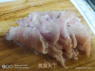 木耳炒鸡胸肉的做法步骤：3