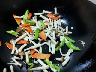 时蔬小炒的做法步骤：6