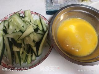 鸡蛋炒黄瓜的做法步骤：1