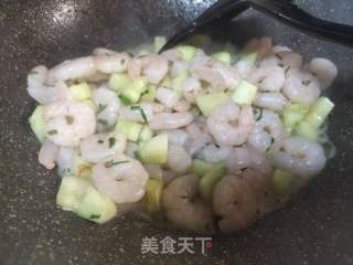 黄瓜炒虾仁的做法步骤：6