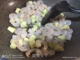 黄瓜炒虾仁的做法步骤：3