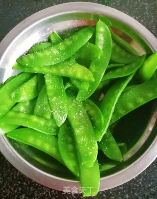 蒜蓉荷兰豆的做法步骤：3