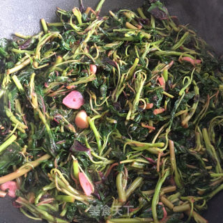 蒜片炒红苋菜的做法步骤：6