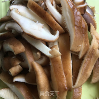油渣炒香菇的做法步骤：2