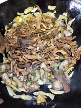 笋干酸菜炖肉的做法步骤：14