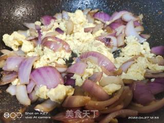 洋葱炒鸡蛋的做法步骤：6
