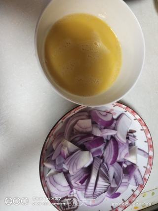 洋葱炒鸡蛋的做法步骤：1