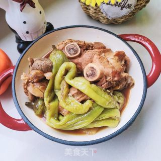 大骨头焖辣椒的做法