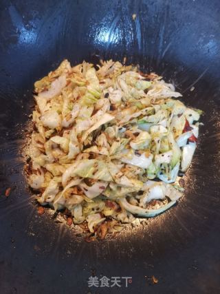 快手减脂圆白菜炒虾皮的做法