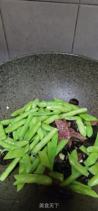腊肠炒四季豆木耳的做法步骤：12