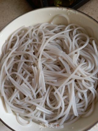 酸菜粉丝的做法步骤：1