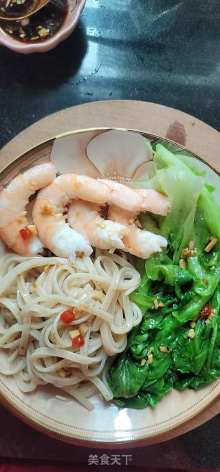 生菜大虾拌麦麸拉面的做法步骤：7