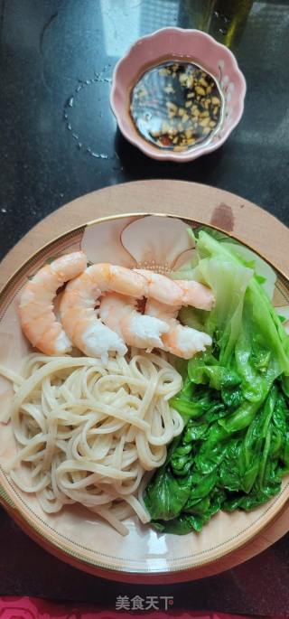 生菜大虾拌麦麸拉面的做法步骤：6