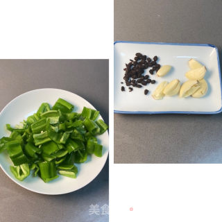 辣椒炒肉的做法步骤：1