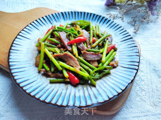 蒜条炒腊肉的做法