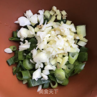 酱焖黄花鱼的做法步骤：2
