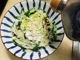 油泼面的做法步骤：6