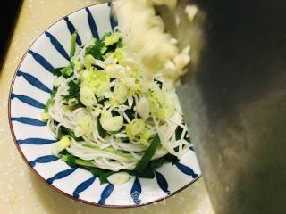 油泼面的做法步骤：5