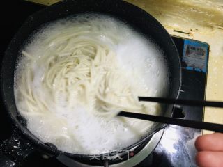 油泼面的做法步骤：3