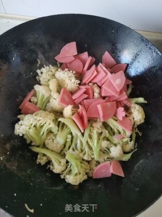 菜花炒香肠的做法步骤：4