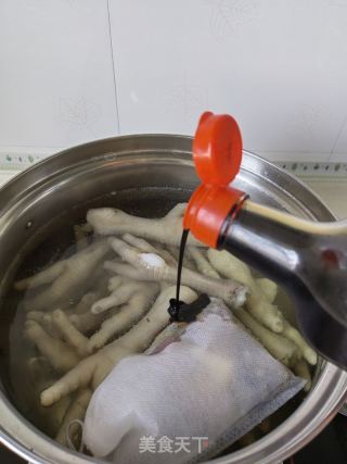 卤味鸡爪的做法步骤：5