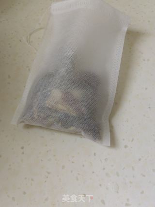 卤味鸡爪的做法步骤：3