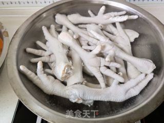 卤味鸡爪的做法步骤：1