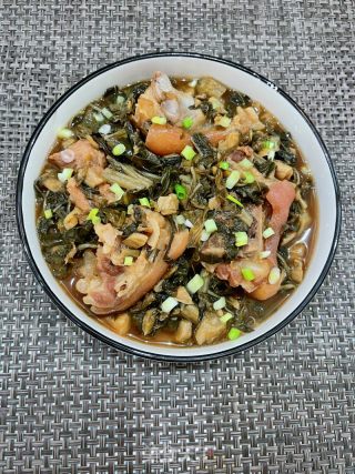 梅菜焖猪脚的做法