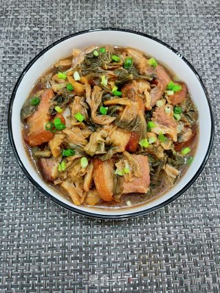 梅菜焖五花肉的做法