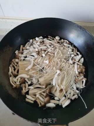 三鲜菌菇汤的做法步骤：3