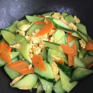 黄瓜胡萝卜炒鸡蛋的做法步骤：8