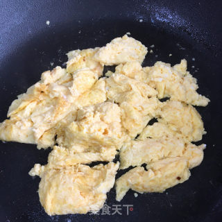 黄瓜胡萝卜炒鸡蛋的做法步骤：5