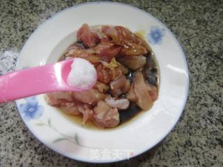 鸡腿肉炒夜开花的做法步骤：5