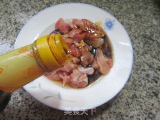 鸡腿肉炒夜开花的做法步骤：4