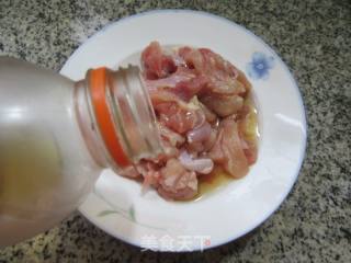 鸡腿肉炒夜开花的做法步骤：3
