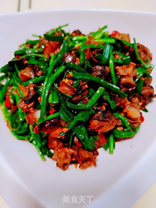 野韭菜炒田螺肉的做法