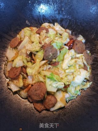 洋白菜炒牛肉丸的做法