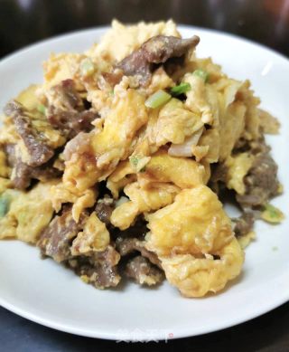 牛肉香葱滑蛋的做法步骤：7