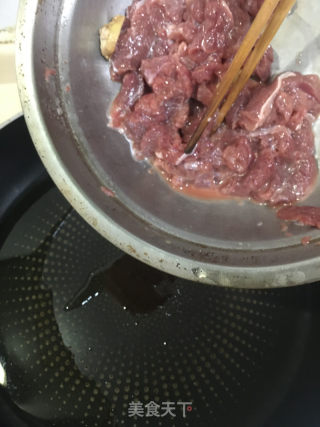 牛肉香葱滑蛋的做法步骤：5