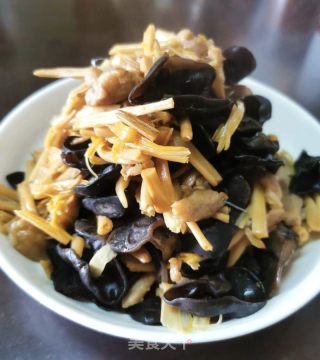 黄花菜黑木耳炒肉丝的做法
