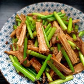 蒜苔炒腐竹的做法