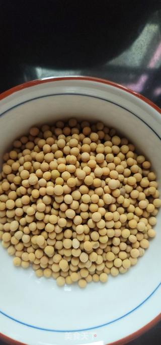 熟黄豆粉的做法步骤：1