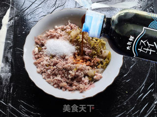 酸菜鸡肉荷叶饼的做法步骤：2
