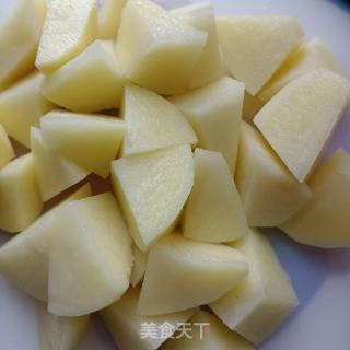 鸡小腿炖土豆的做法步骤：2