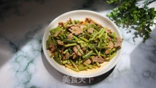 肉片炒蒜薹的做法