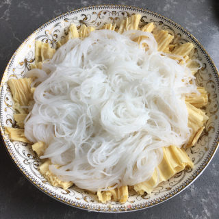 蒜蓉粉丝蒸腐竹的做法步骤：3