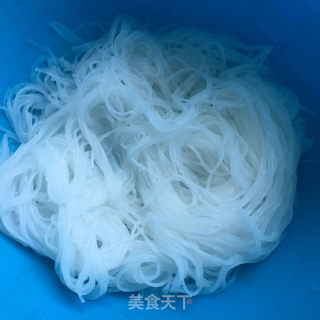 蒜蓉粉丝蒸腐竹的做法步骤：2