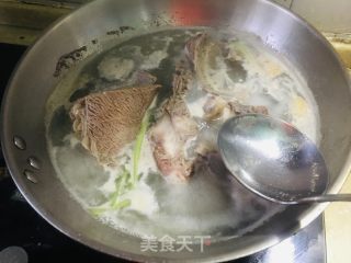 牛肉汤面的做法步骤：2